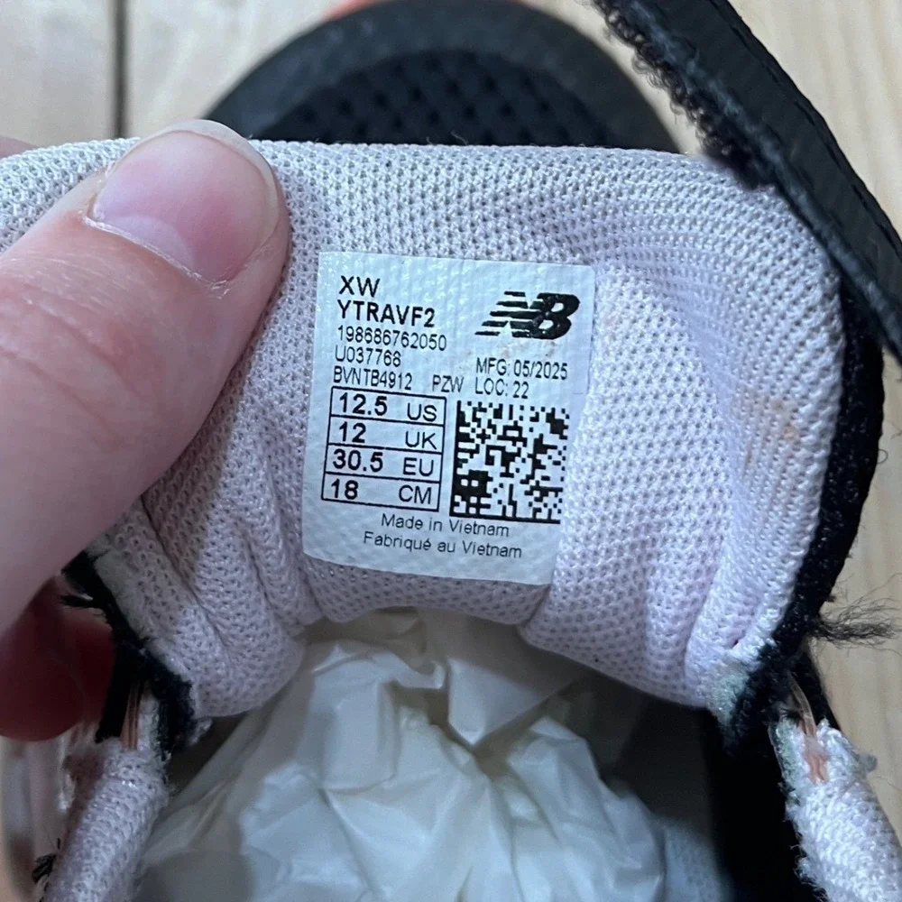 New Balance Rave Run v2 Sneaker Kids 12.5 XW Black Peach Orange YTRAVF2